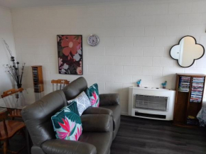 Waratah Waterfall Retreat Unit 3 Free Pay TV & WiFi